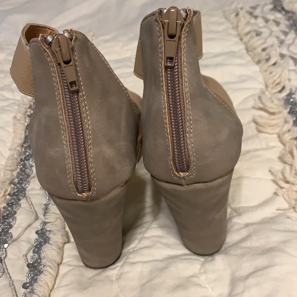 Gold and Tan Wedges Zipper Back - Picture 6 of 7